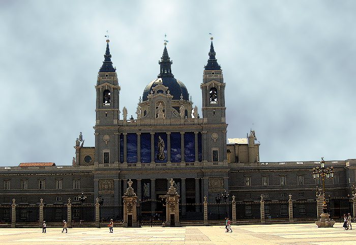 La catedral de la Almudena acoge esta Navidad un amplio programa de celebraciones presididas por el cardenal